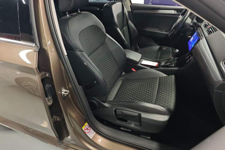 Used Skoda Superb 2016 TSI280 DSG Innovation Edition Right Front Seat