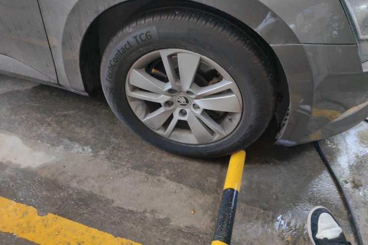 Used Skoda Superb 2016 TSI280 DSG Advanced Edition Right Front Wheel Hub