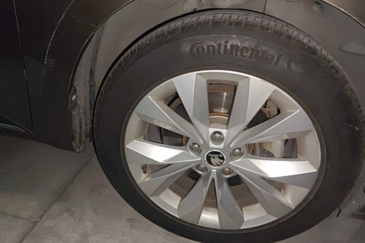 Used Skoda Superb 2016 TSI330 DSG Innovation Edition Right Front Wheel Hub