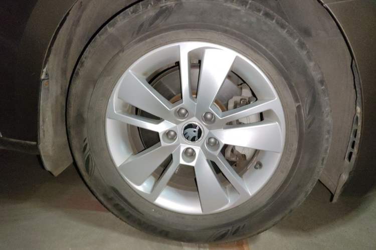 Used Skoda Superb 2016 TSI280 DSG Advanced Edition Right Front Wheel Hub