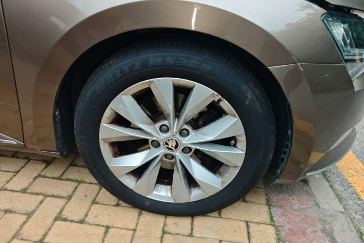 Used Skoda Superb 2016 TSI280 DSG Innovation Edition Right Front Wheel Hub
