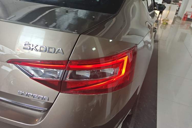 Used Skoda Superb 2016 TSI330 DSG Smart Drive Edition Right Rear Taillight