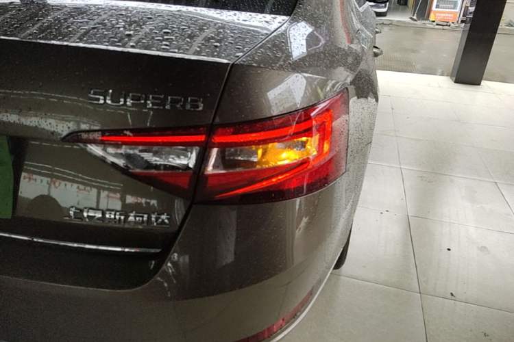 Used Skoda Superb 2016 TSI330 DSG Smart Drive Edition Right Rear Taillight