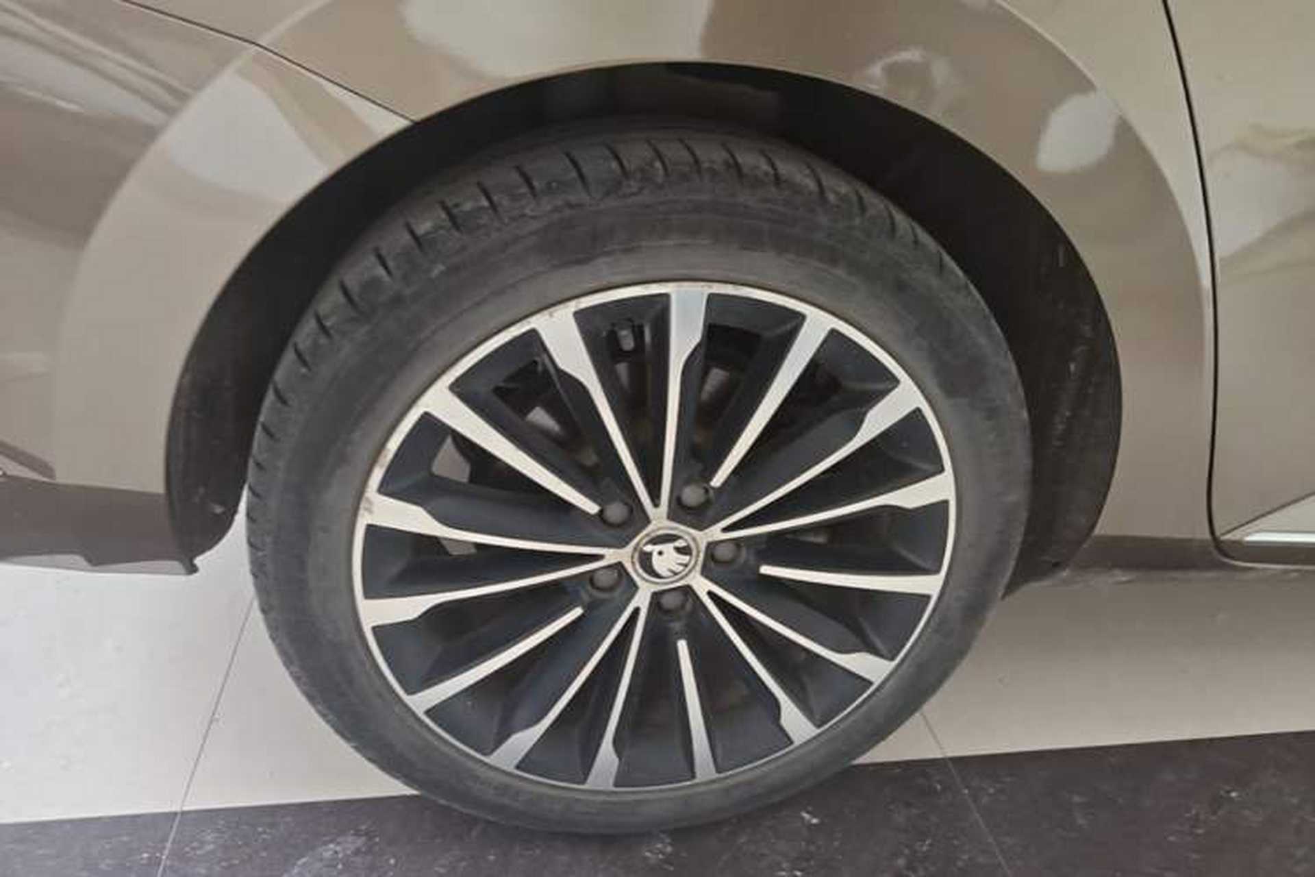 Used Skoda Superb 2016 TSI330 DSG Smart Drive Edition Right Rear Wheel Hub