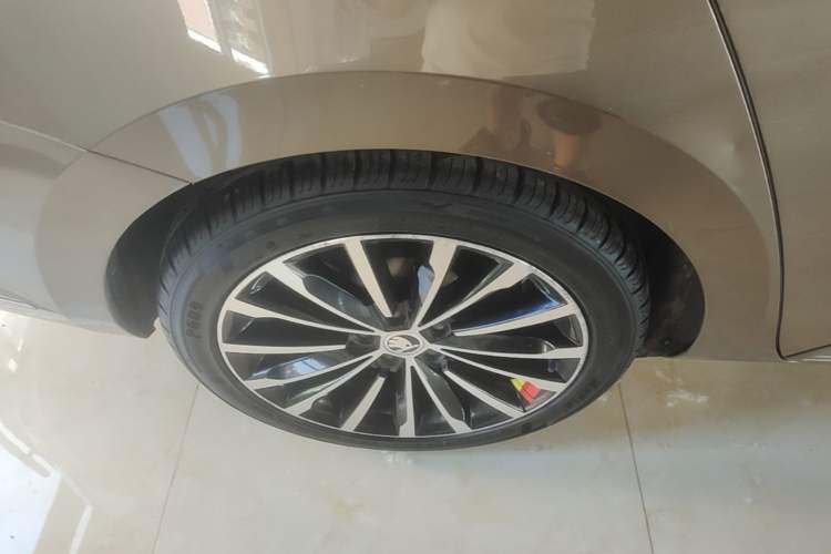 Used Skoda Superb 2016 TSI330 DSG Innovation Edition Right Rear Wheel Hub