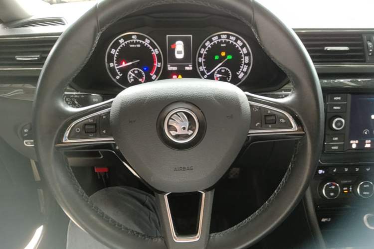 Used Skoda Superb 2016 TSI330 DSG Smart Drive Edition Steering Wheel