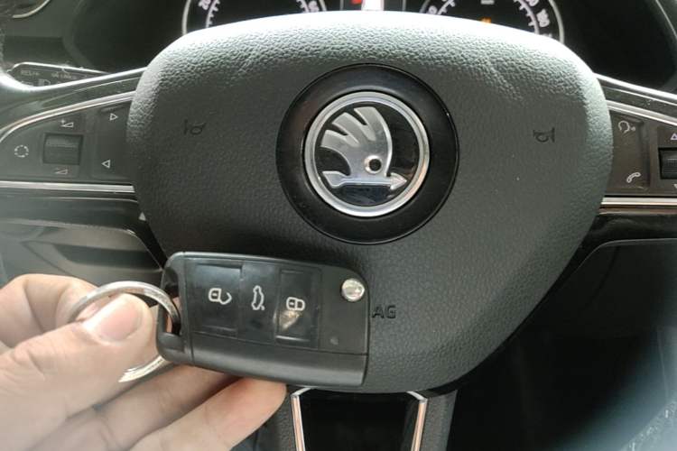 Used Skoda Superb 2016 TSI330 DSG Smart Drive Edition Vehicle Key