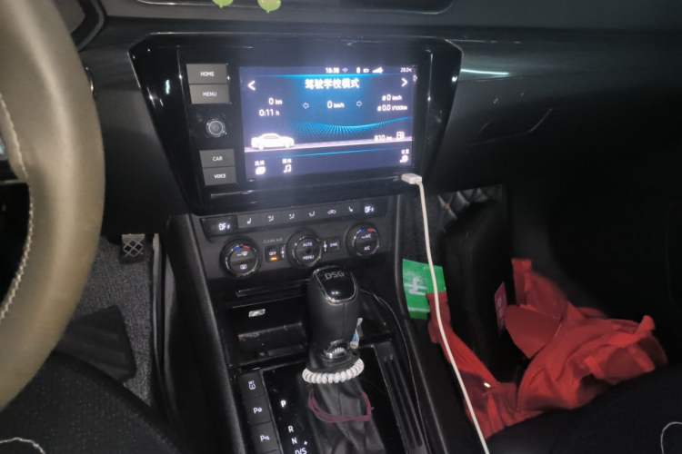 Used Skoda Superb 2016 TSI330 DSG Smart Drive Edition Audio And AC Panel