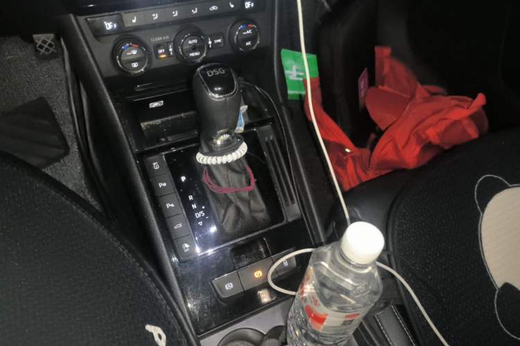 Used Skoda Superb 2016 TSI330 DSG Smart Drive Edition Gear Lever