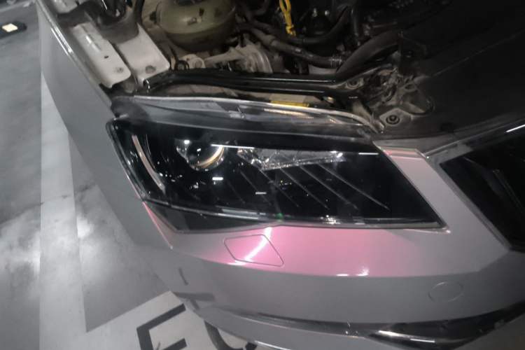 Used Skoda Superb 2016 TSI330 DSG Smart Drive Edition Right Front Headlight