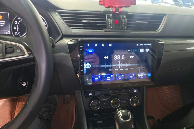 Used Skoda Superb 2016 TSI330 DSG Smart Drive Edition Audio And AC Panel