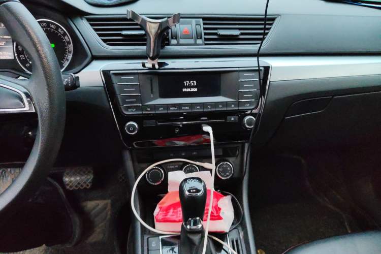 Used Skoda Superb 2016 TSI280 DSG Advanced Edition Audio And AC Panel