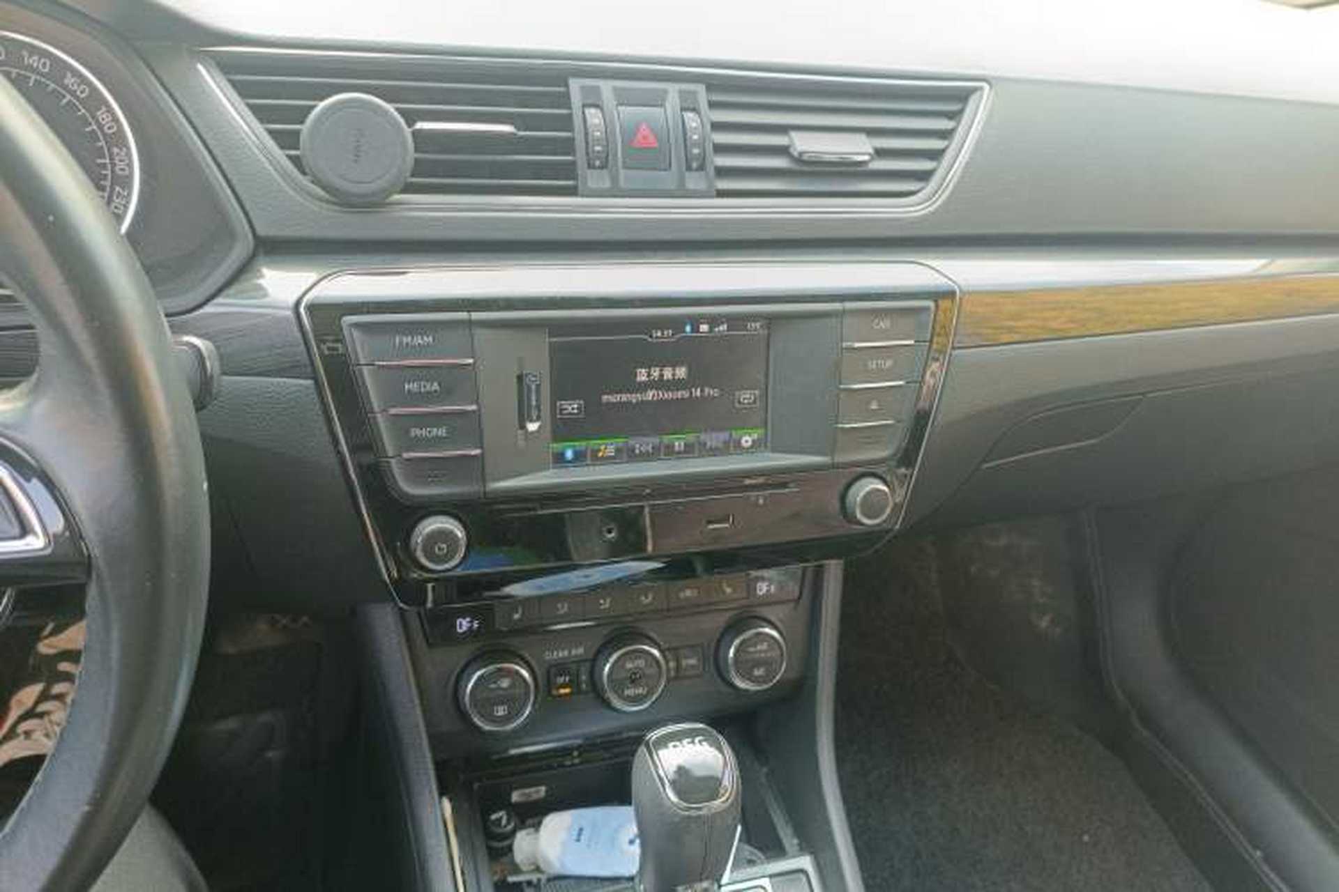 Used Skoda Superb 2016 TSI330 DSG Smart Drive Edition Audio And AC Panel