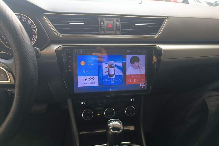 Used Skoda Superb 2016 TSI330 DSG Innovation Edition Audio And AC Panel