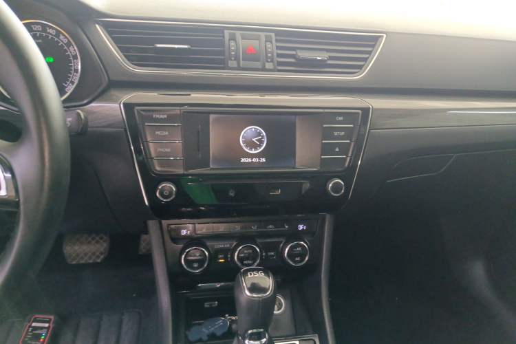 Used Skoda Superb 2016 TSI330 DSG Smart Drive Edition Audio And AC Panel
