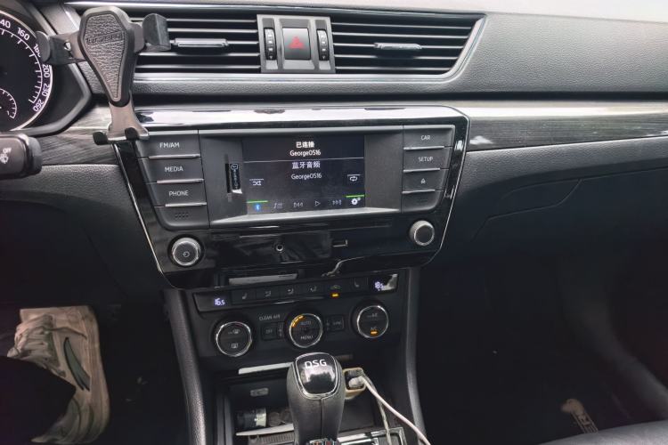 Used Skoda Superb 2016 TSI330 DSG Smart Drive Edition Audio And AC Panel