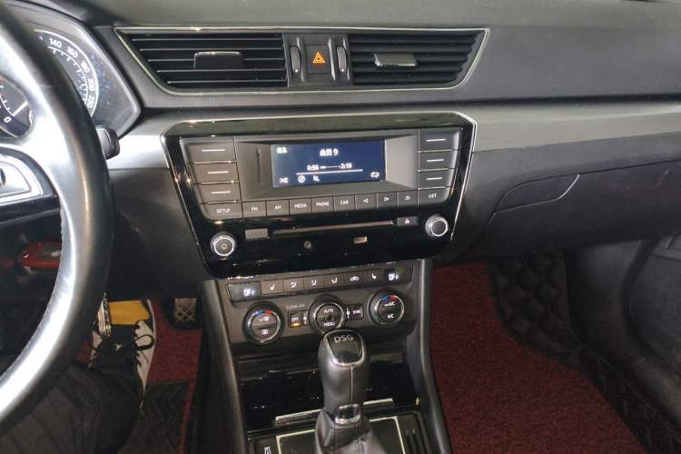 Used Skoda Superb 2016 TSI280 DSG Innovation Edition Audio And AC Panel