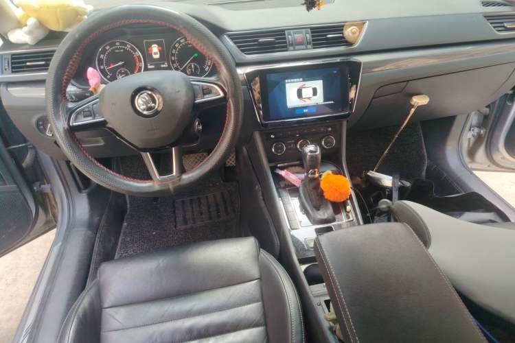 Used Skoda Superb 2016 TSI330 DSG Smart Drive Edition Center Console