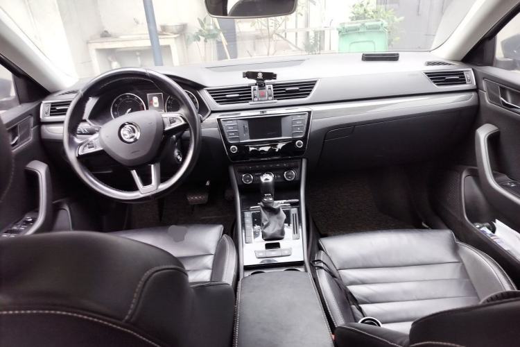 Used Skoda Superb 2016 TSI330 DSG Smart Drive Edition Center Console