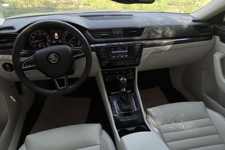 Used Skoda Superb 2016 TSI330 DSG Smart Drive Edition Center Console