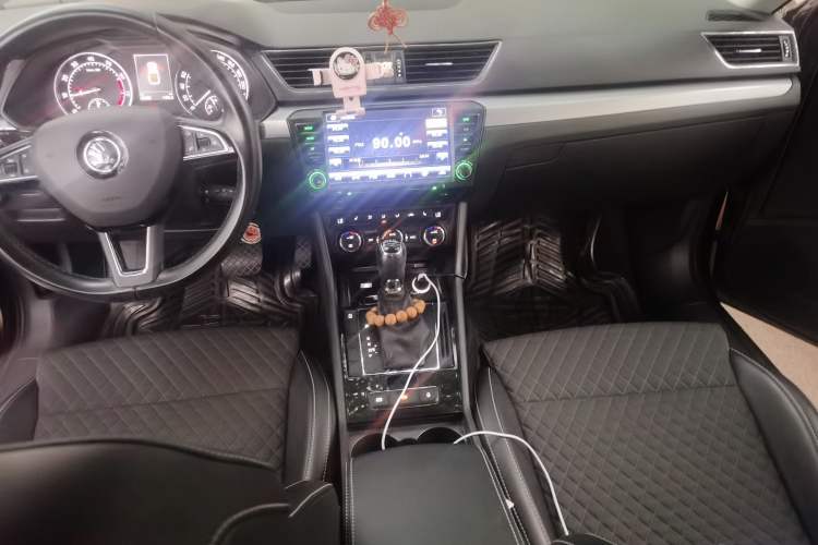 Used Skoda Superb 2016 TSI330 DSG Innovation Edition Center Console