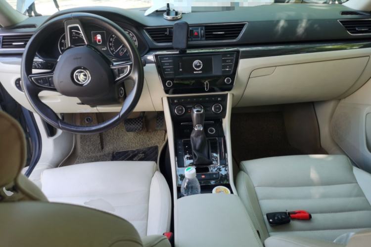 Used Skoda Superb 2016 TSI330 DSG Smart Drive Edition Center Console