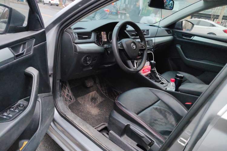 Used Skoda Superb 2016 TSI280 DSG Advanced Edition Driver Seat