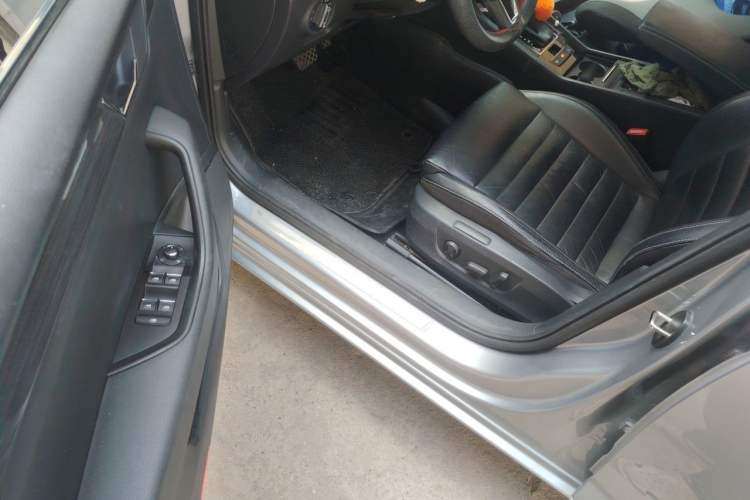 Used Skoda Superb 2016 TSI330 DSG Smart Drive Edition Driver Seat