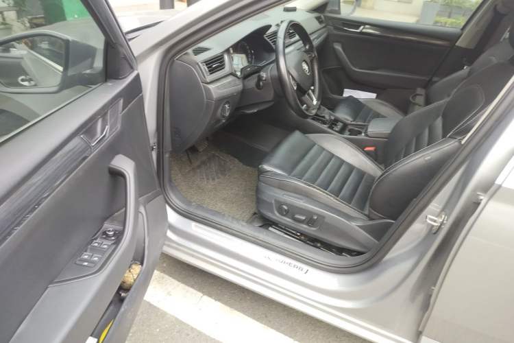 Used Skoda Superb 2016 TSI330 DSG Smart Drive Edition Driver Seat
