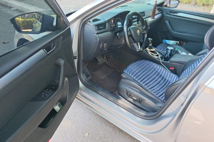 Used Skoda Superb 2016 TSI280 DSG Innovation Edition Driver Seat