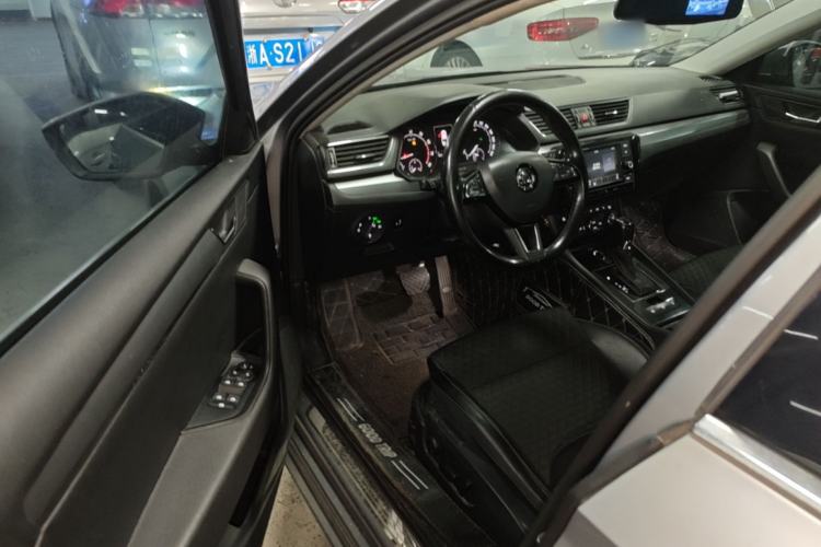 Used Skoda Superb 2016 TSI280 DSG Innovation Edition Driver Seat