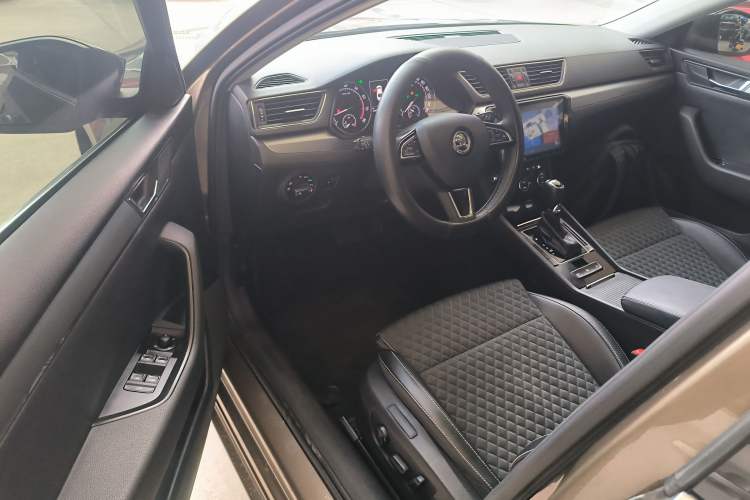 Used Skoda Superb 2016 TSI330 DSG Innovation Edition Driver Seat