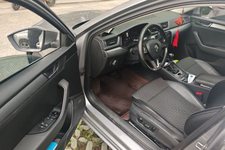Used Skoda Superb 2016 TSI280 DSG Innovation Edition Driver Seat