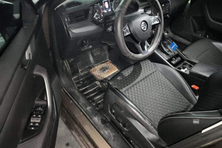 Used Skoda Superb 2016 TSI330 DSG Innovation Edition Driver Seat