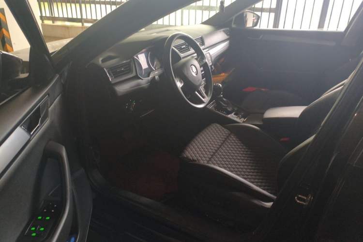 Used Skoda Superb 2016 TSI280 DSG Innovation Edition Driver Seat