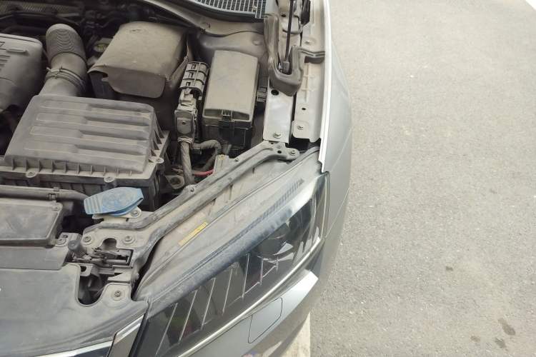 Used Skoda Superb 2016 TSI330 DSG Smart Drive Edition Engine Bay Left