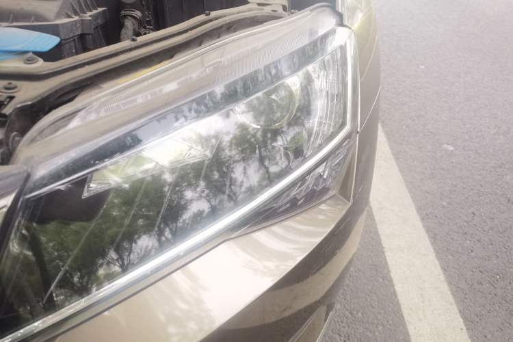 Used Skoda Superb 2016 TSI330 DSG Innovation Edition Engine Bay Left