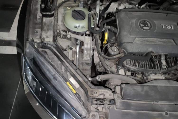 Used Skoda Superb 2016 TSI330 DSG Innovation Edition Engine Bay Right