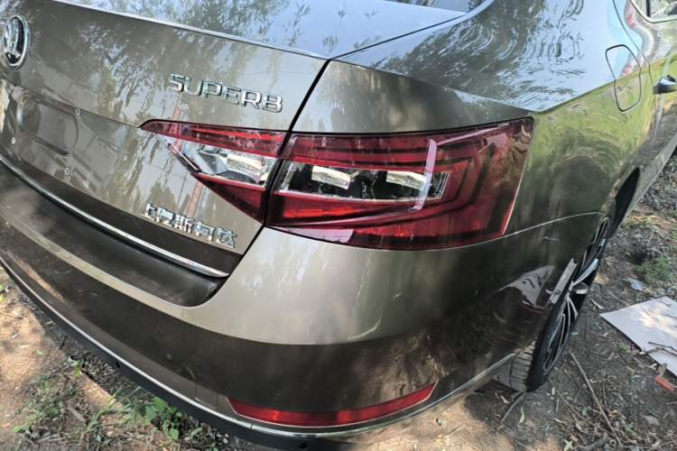 Used Skoda Superb 2016 TSI330 DSG Smart Drive Edition Exterior 3