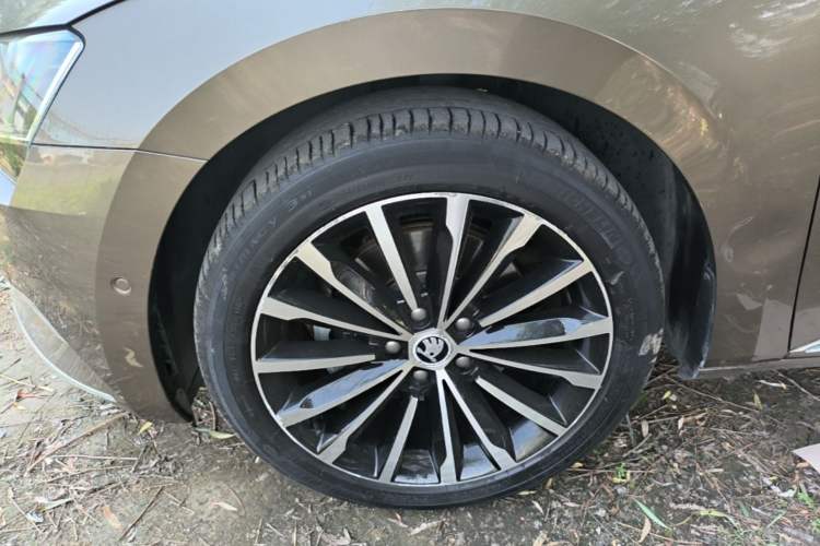 Used Skoda Superb 2016 TSI330 DSG Smart Drive Edition Exterior 4