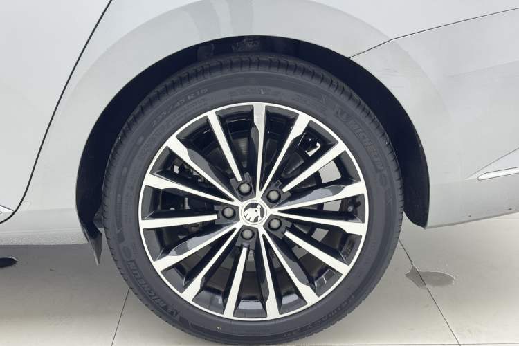Used Skoda Superb 2016 TSI330 DSG Smart Drive Edition Exterior 6