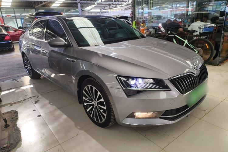 Used Skoda Superb 2016 TSI330 DSG Smart Drive Edition Front Right 45 Deg