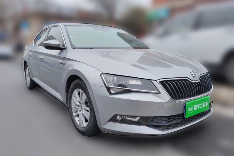 Used Skoda Superb 2016 TSI280 DSG Advanced Edition Front Right 45 Deg