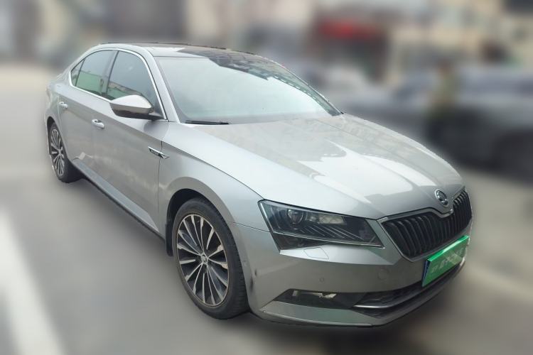 Used Skoda Superb 2016 TSI330 DSG Smart Drive Edition Front Right 45 Deg