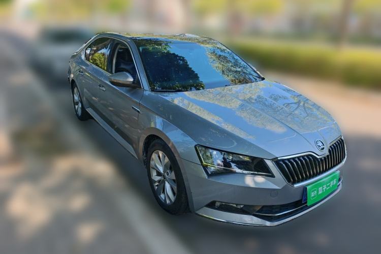 Used Skoda Superb 2016 TSI280 DSG Innovation Edition Front Right 45 Deg