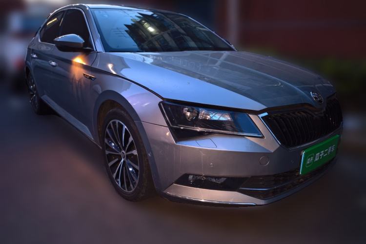 Used Skoda Superb 2016 TSI330 DSG Smart Drive Edition Front Right 45 Deg