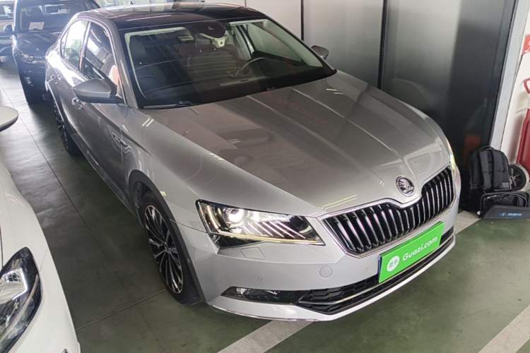 Used Skoda Superb 2016 TSI330 DSG Smart Drive Edition Front Right 45 Deg