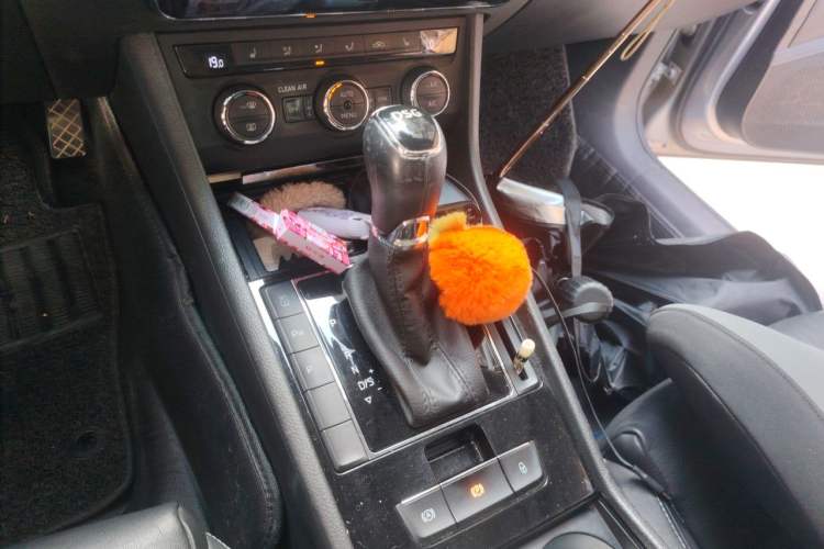 Used Skoda Superb 2016 TSI330 DSG Smart Drive Edition Gear Lever
