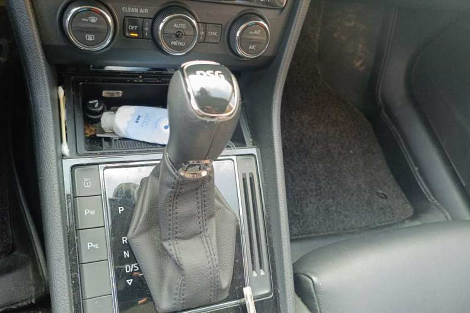 Used Skoda Superb 2016 TSI330 DSG Smart Drive Edition Gear Lever