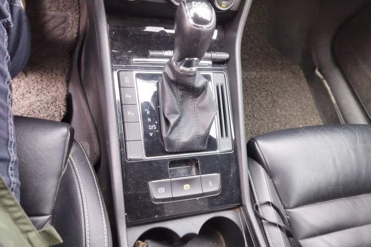 Used Skoda Superb 2016 TSI330 DSG Smart Drive Edition Gear Lever